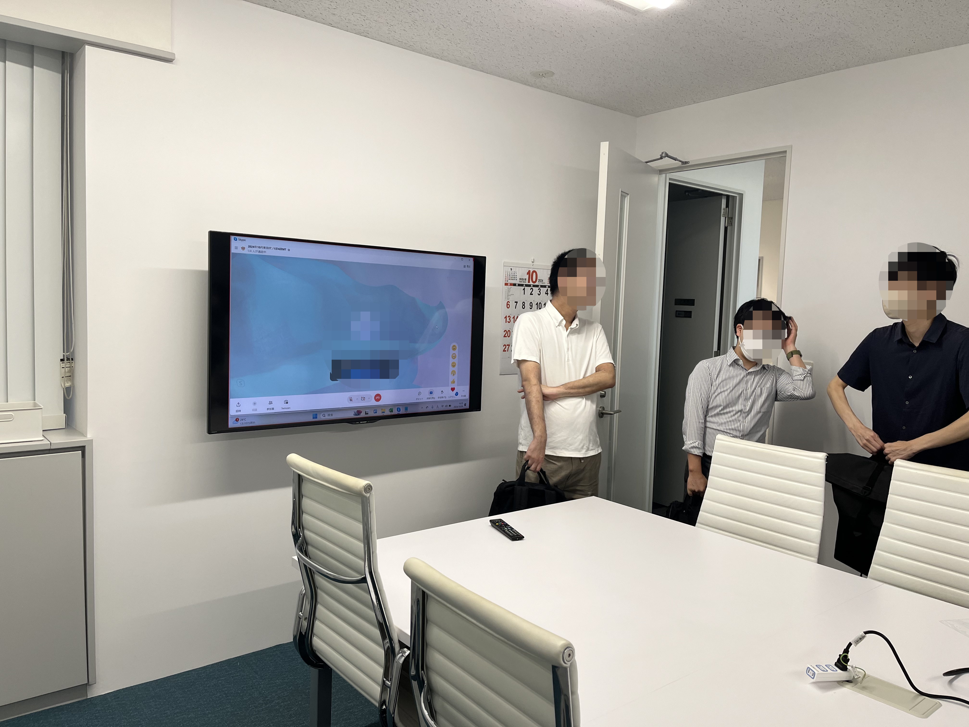 メンバーが集まり始める様子